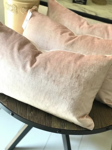 غطاء وسادة نولا مخمل وردي باهت مستطيل