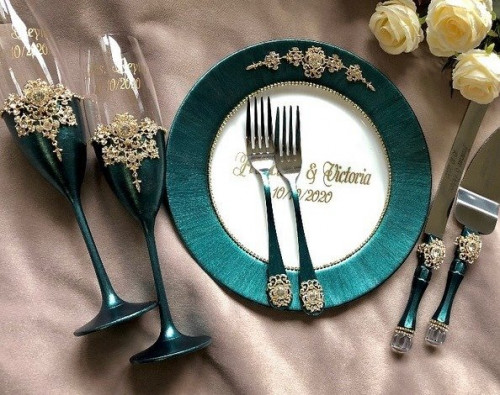 طقم عرسان مكون من 12 قطعة ذهبي و أخضر ملكي