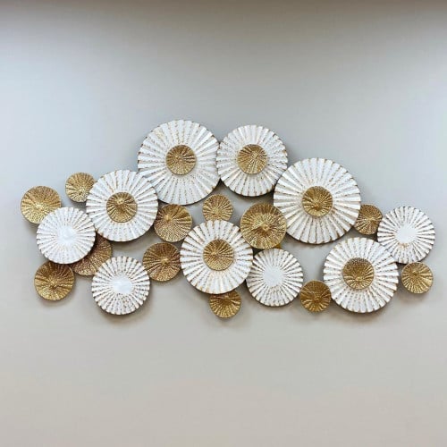 لوحة جدارية حديد ابيض وذهبي