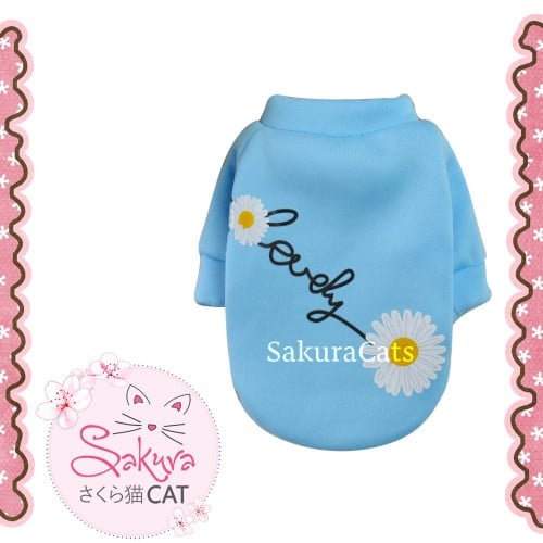 بلوزة باللون الأزرق