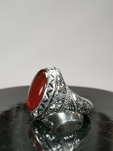 وخاتم الفضة بحجر عقيق يماني رماني قلمزني بصياغة ال...
