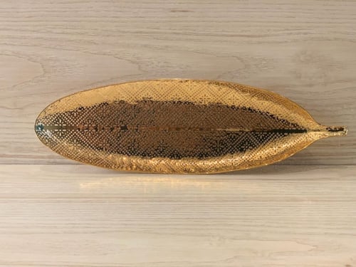 صحن تقديم ذهبي