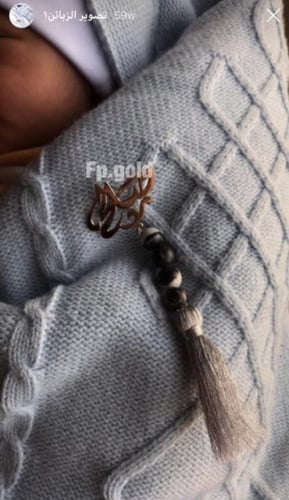 بروش السبحه مطلي فضه مع فصوص ماربل دندوش قصير فضي