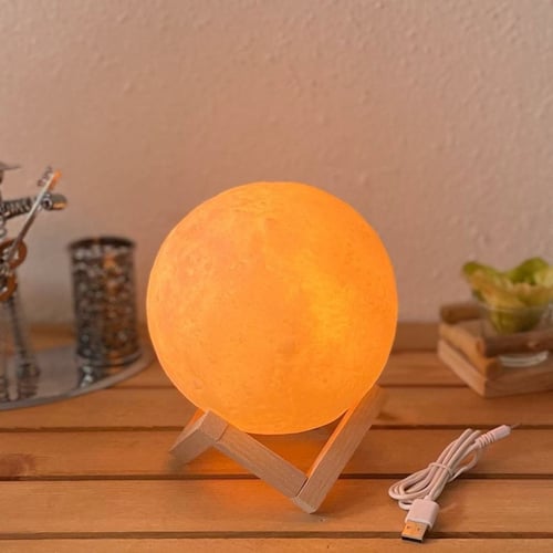 كرة اضاءه بشكل قمر متعددة الاضاءات على قاعدة خشب م...