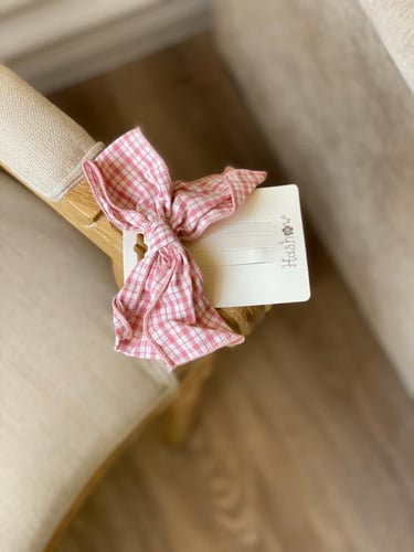 فيونكة شعر كبيره ( مُتوفره بِ عدة ألوان ) كاروهات...