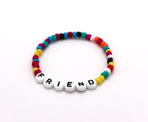 اسوارة أطفال عبارات بالخرز الملون