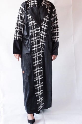 عباية مخمل وتويد شانيل