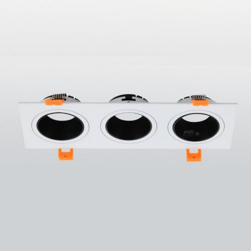 قاعدة سبوت بلاستيك ثلاثية بيضاء بعاكس اسود