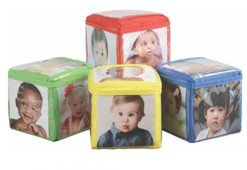 مكعبات شفافة ملونه لوضع الصور والأسئلة