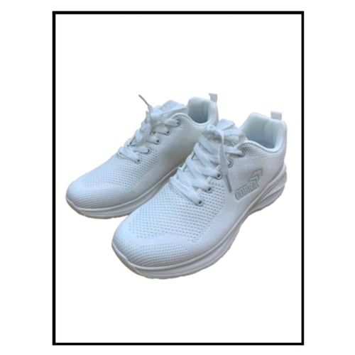 جزمة كوبرا الرياضية بيضاء