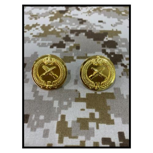 ياقة القوات المسلحة ذهبية