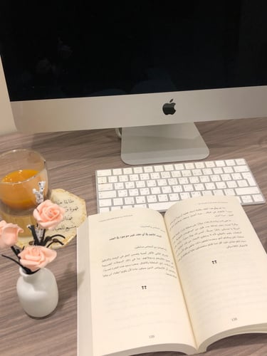 اسبح مع اسماك القرش