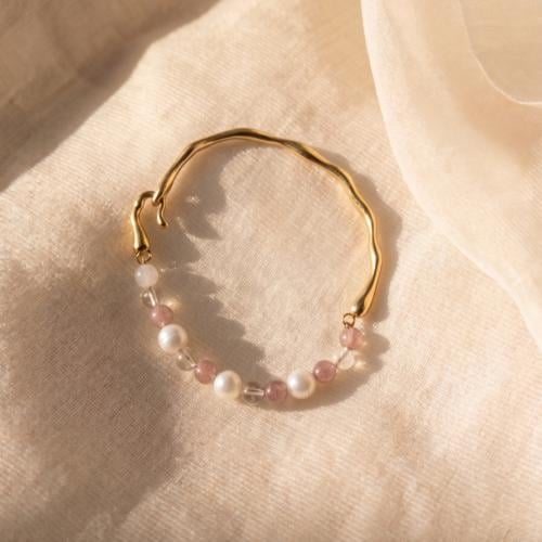 Freshwater Pearls x Clear Quartz x Strawberry Quar...