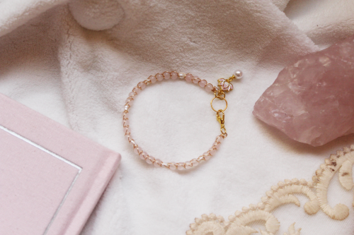 Venus: Rose Quartz x Freshwater Pearlsزهرة توليب