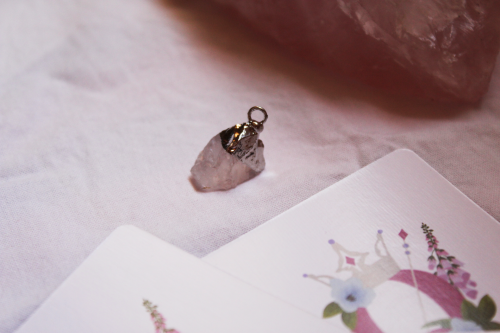 Raw Moonstone pendan