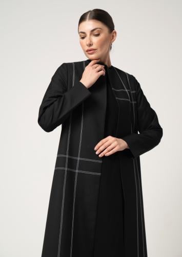 اسود بدقات ابيض