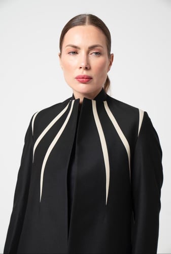 كتان خفيف صيفي مع قصات باللون البيج