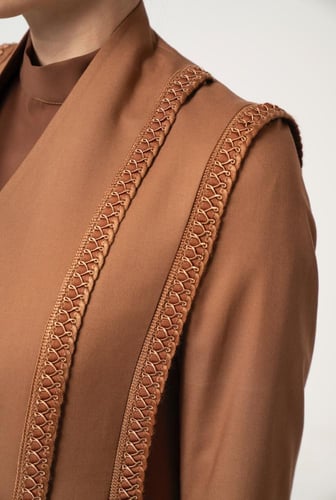 جملي بشريطه عالاكتاف