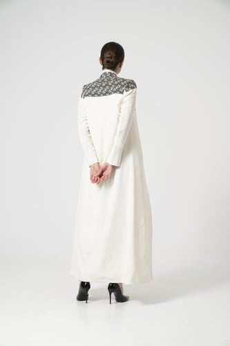 اوف وايت بقصات من الكريب المشجر