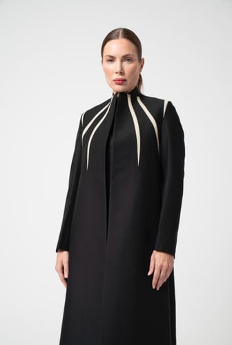 كتان خفيف صيفي مع قصات باللون البيج