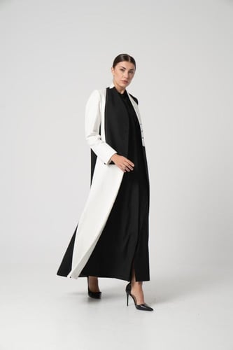 بليزر باللون الاسود مع الابيض