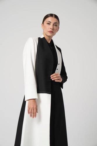 بليزر باللون الاسود مع الابيض