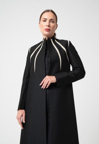 كتان خفيف صيفي مع قصات باللون البيج