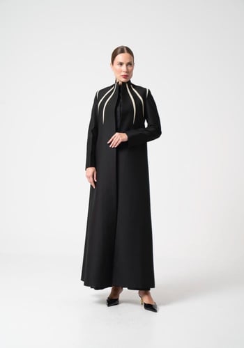 كتان خفيف صيفي مع قصات باللون البيج