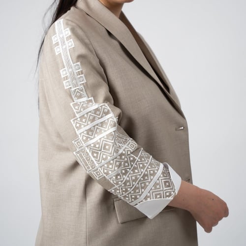 عبايه بيج مطرز صيفية