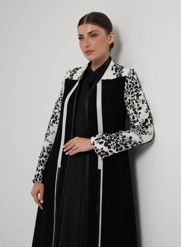 كريب اسود واببض مطرز