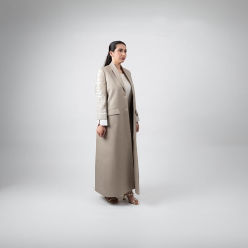 عبايه بيج مطرز صيفية