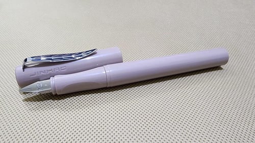 قلم حبر من جينهاو + هدية 5 خزانات حبر أسود