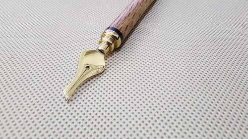 قلم الآغا - مقبض خشبي وسلاية نحاسية (بدون خزان حبر...