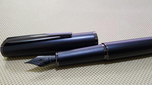 قلم جينهاو FP-95 أسود مطفي