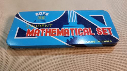 علبة هندسة قديمة نادرة