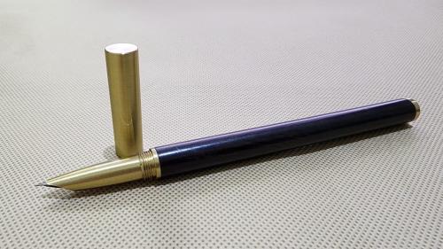 قلم حبر من خشب الورد