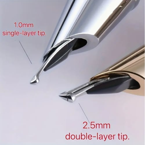 قلم حبر أسود وذهبي