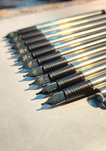 قلم حبر معدني من جينهاو - مقاس 1.00 ملم لون معدني