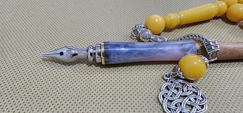 قلم الآغا، استانستيل، لون أبيض مموج وخشب، مقاس 2 m...