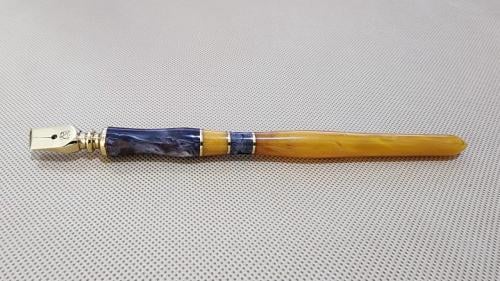 قلم الآغا - مقبض ملون، وريشة نحاسية - 10 ملم