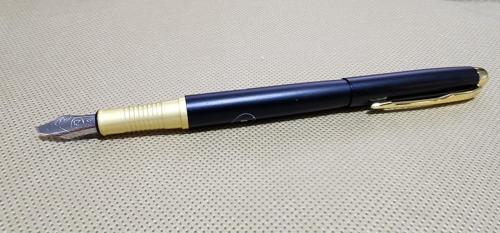 قلم الخطاط المعدني