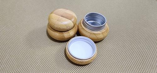 محبرة خشبية صغيرة