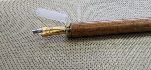 قلم سلاية أندونيسية ذهبية ومقبض خشبي (بني + النمر)...