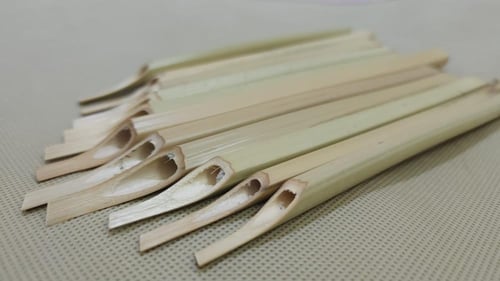 قصب إيراني أصلي مقطوط، جانب منبسط وقاعدة منبسطة -...