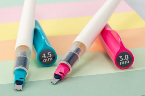 أقلام الخط (بايلوت) بمقاسات مختلفة