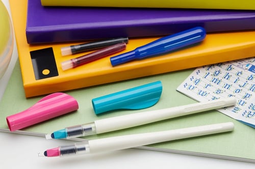 أقلام الخط (بايلوت) بمقاسات مختلفة