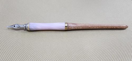 قلم الآغا، استانستيل، لون أبيض تمويج خفيف وخشب، مق...