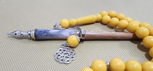 قلم الآغا، استانستيل، لون أبيض مموج وخشب، مقاس 2 m...