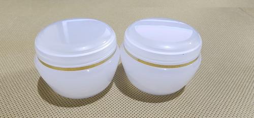 محبرة بلاستيك