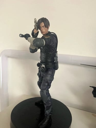 مجسم ليون - resident evil